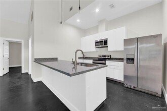 18 N 17th St in McAllen, TX - Building Photo - Building Photo