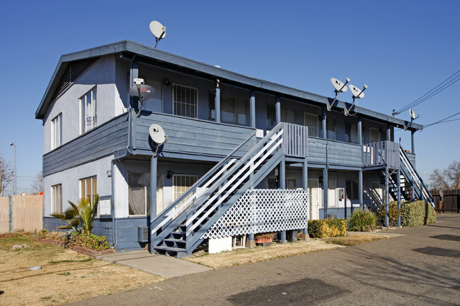 105 Globe Ave in Sacramento, CA - Foto de edificio - Building Photo