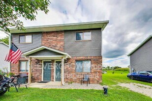 9455 Huggin Hollow Rd in Martinsville, IN - Building Photo