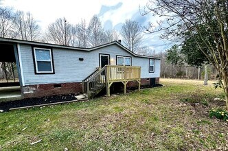3465 Calloway Dr in Haw River, NC - Foto de edificio - Building Photo