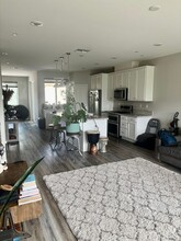 3708 E Commerce Way in Sacramento, CA - Building Photo - Building Photo