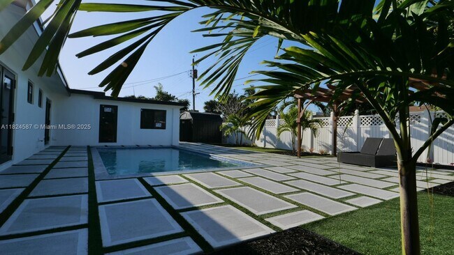 3609 SW 23rd St in Fort Lauderdale, FL - Building Photo - Building Photo