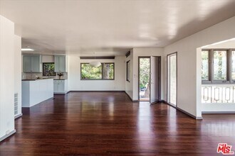 2051 Kenilworth Ave in Los Angeles, CA - Building Photo - Building Photo