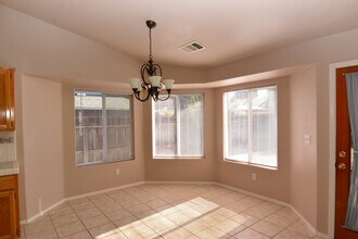 1444 N Linda Vista Ct in Visalia, CA - Building Photo - Building Photo
