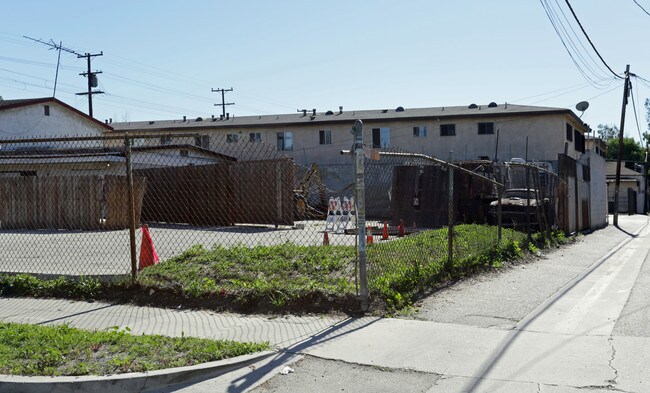 1309-1313 N Willowbrook Ave in Compton, CA - Building Photo - Building Photo
