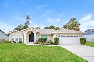 1401 Kirkwood St in North Port, FL - Building Photo