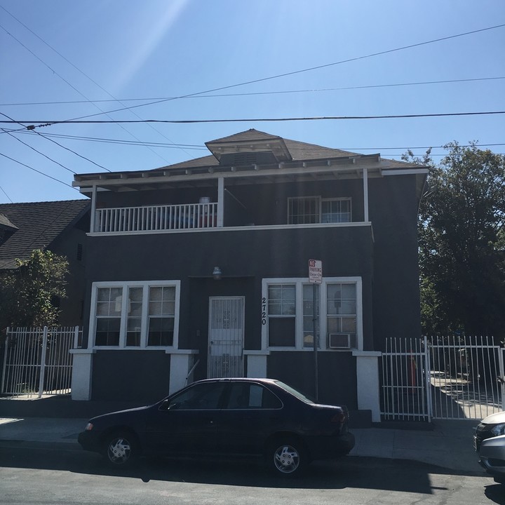 2720 Naomi Ave in Los Angeles, CA - Building Photo