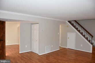 10665 Myrtle Oak Ct in Burke, VA - Building Photo - Building Photo