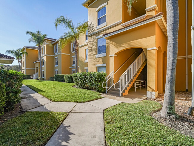 5090 Fairways Cir in Vero Beach, FL - Foto de edificio - Building Photo