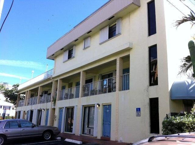 Ocean Reef Efficiency Apartments in Deerfield Beach, FL - Building Photo