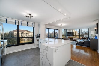 2020 N Lincoln Park W, Unit 3G in Chicago, IL - Building Photo - Building Photo