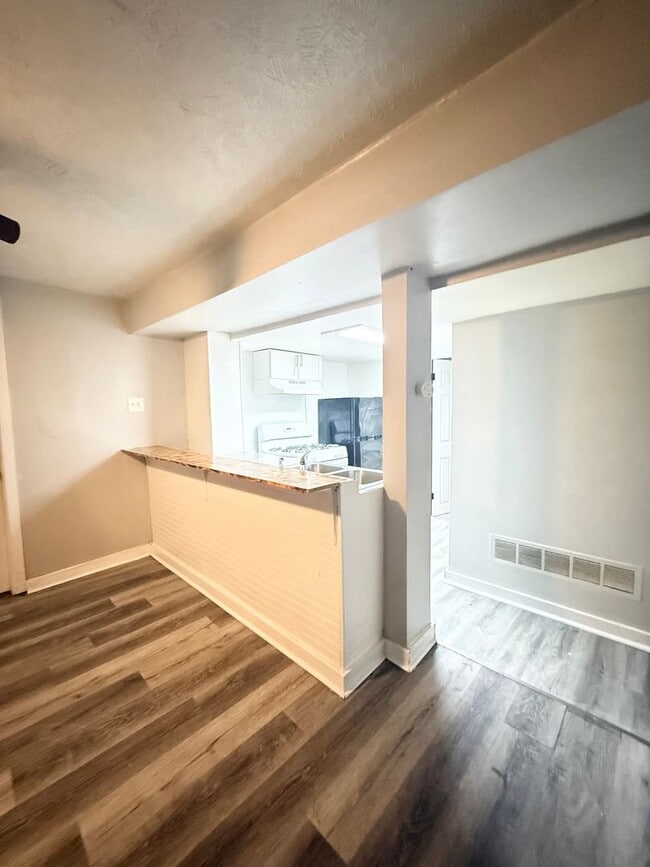 property at 1336 S 30th Ave