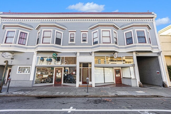 2318 Santa Clara Ave in Alameda, CA - Building Photo - Building Photo