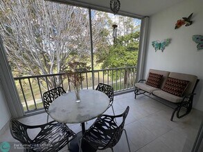 1055 Country Club Dr in Margate, FL - Building Photo - Building Photo