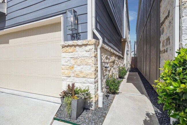 property at 1512 Parkland Oak Dr