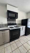 1729 E 1st St, Unit B in Long Beach, CA - Building Photo - Building Photo