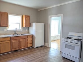 486 E Apple Ave in Muskegon, MI - Building Photo - Building Photo