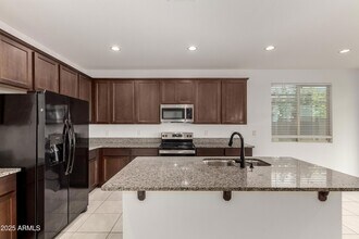 17995 W Hilton Ave, Unit B in Goodyear, AZ - Foto de edificio - Building Photo