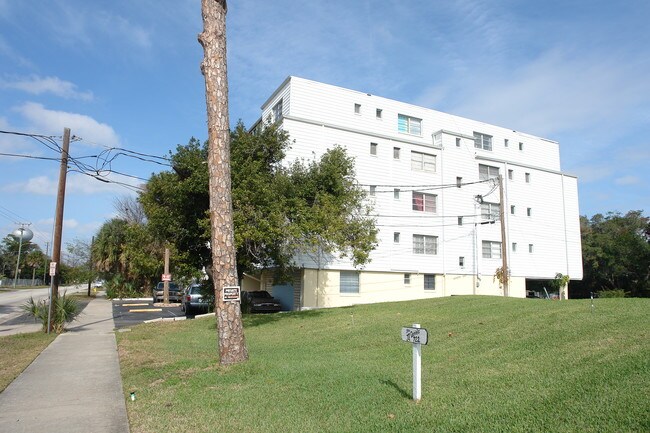 Seabreeze Residencies Apartments in Daytona Beach, FL - Building Photo - Building Photo