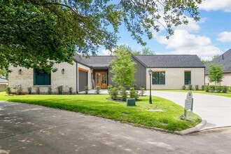 32 Englewood Ct in Montgomery, TX - Building Photo - Building Photo