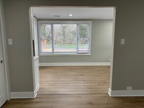 318 Shabbona Dr in Park Forest, IL - Building Photo - Building Photo