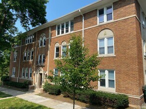 2752 N Bartlett Ave, Unit 3 in Milwaukee, WI - Building Photo - Building Photo