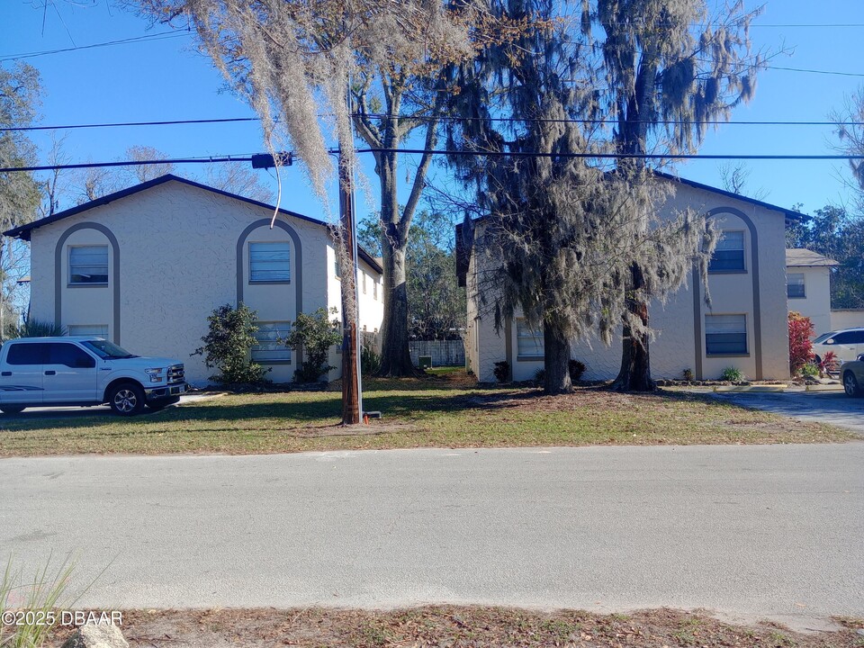 1229 Kennedy Rd in Daytona Beach, FL - Building Photo