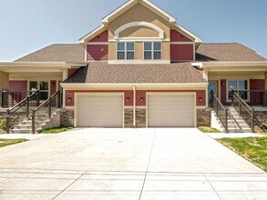 2317 Parmenter St, Unit 108 in Middleton, WI - Building Photo - Building Photo