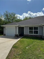 321 Westbrook Ct in Decatur, AR - Building Photo