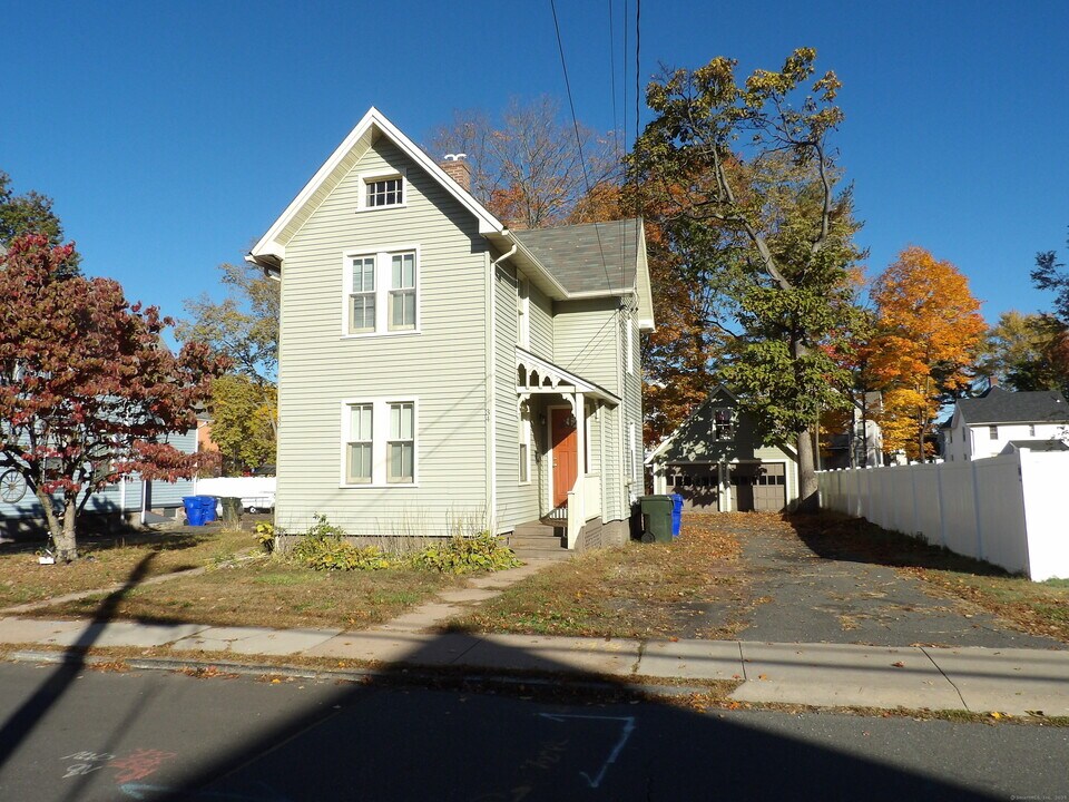 32 Wells Ave in East Hartford, CT - Building Photo