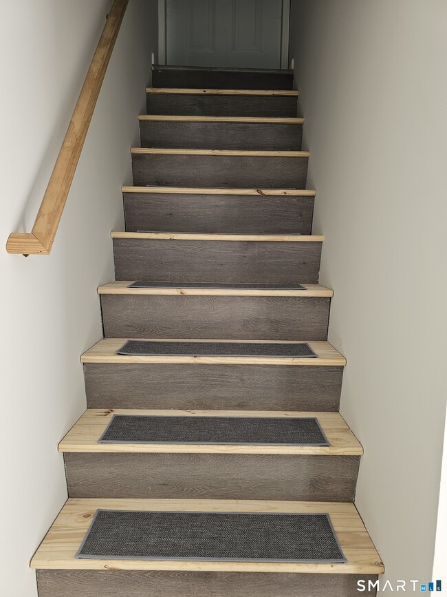 151 E Main St in Clinton, CT - Building Photo - Building Photo