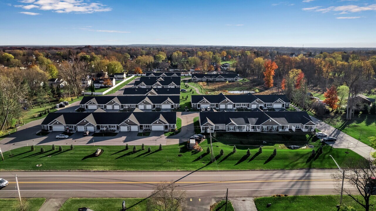 Park Lane Villas North in Buffalo, NY - Building Photo