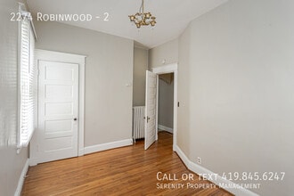 2274 Robinwood Ave in Toledo, OH - Building Photo - Building Photo