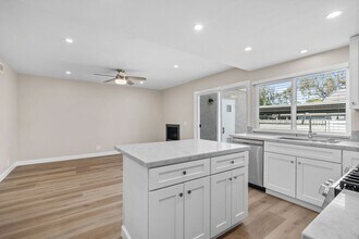 21794 Lake Vista Dr in Lake Forest, CA - Building Photo - Building Photo