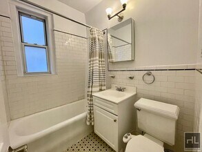 117 W 13th St in New York, NY - Building Photo - Building Photo
