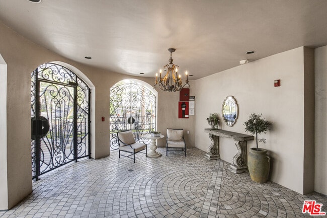 850 Croft Ave in Los Angeles, CA - Building Photo - Building Photo