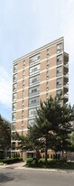 Broadway Manor in Toronto, ON - Building Photo