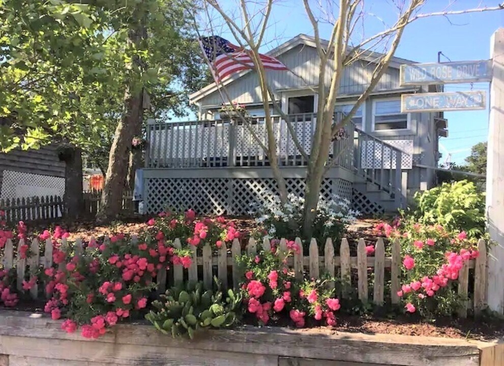 20 B Knollview Rd in Bourne, MA - Building Photo