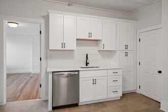 17 Granite St in Saratoga Springs, NY - Building Photo - Building Photo