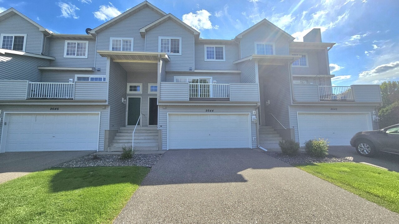 8644 Corcoran Path in Inver Grove Heights, MN - Building Photo