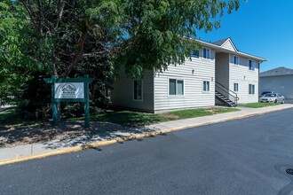 Rainier Apartments in Ellensburg, WA - Building Photo - Building Photo