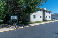 Rainier Apartments in Ellensburg, WA - Foto de edificio - Building Photo