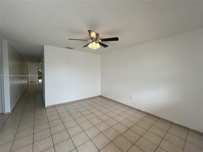 4316 W 10th Ave in Hialeah, FL - Building Photo - Building Photo