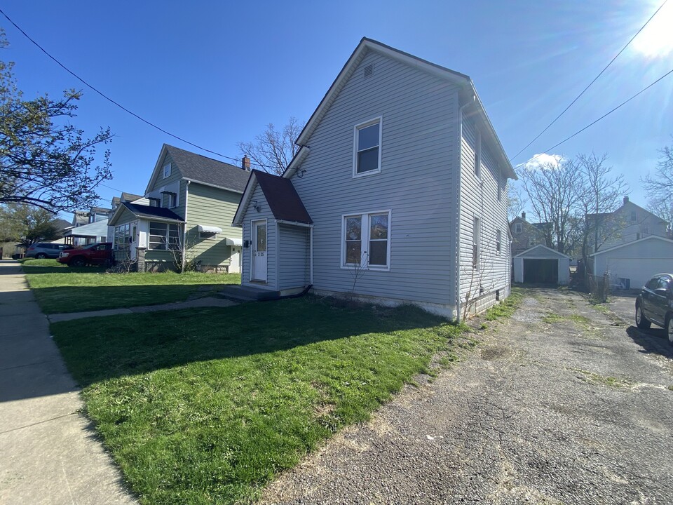 2325 20th St SW in Akron, OH - Building Photo