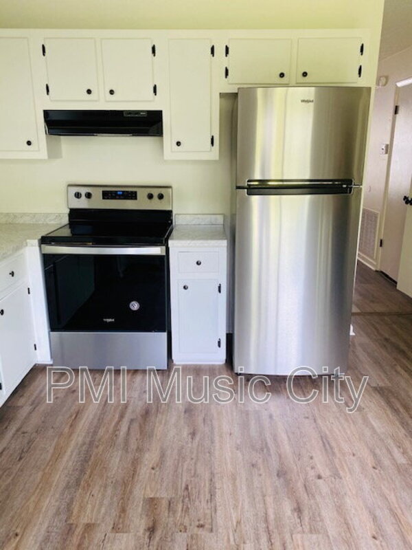 206 Reeves St in Dickson, TN - Building Photo - Building Photo