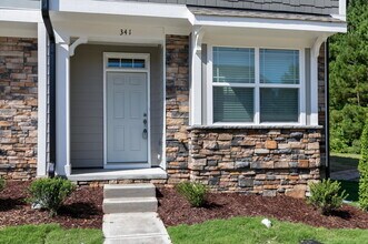 341 Old Grove Ln in Apex, NC - Building Photo - Building Photo