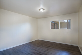 The Majestic Apartments in Hayward, CA - Building Photo - Interior Photo