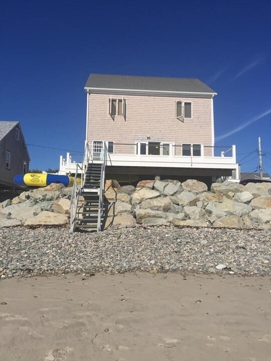 1 East St in Marshfield, MA - Building Photo