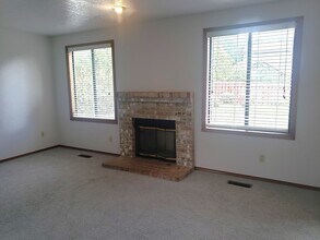 10720 SW Summer Lake Dr in Tigard, OR - Building Photo - Building Photo