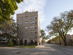 Crestwood Apartments in Chicago, IL - Building Photo - Building Photo